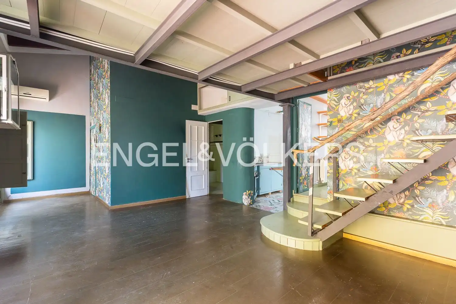 Flat for sale in Valencia  with Air Conditioner, Heating and Balcony