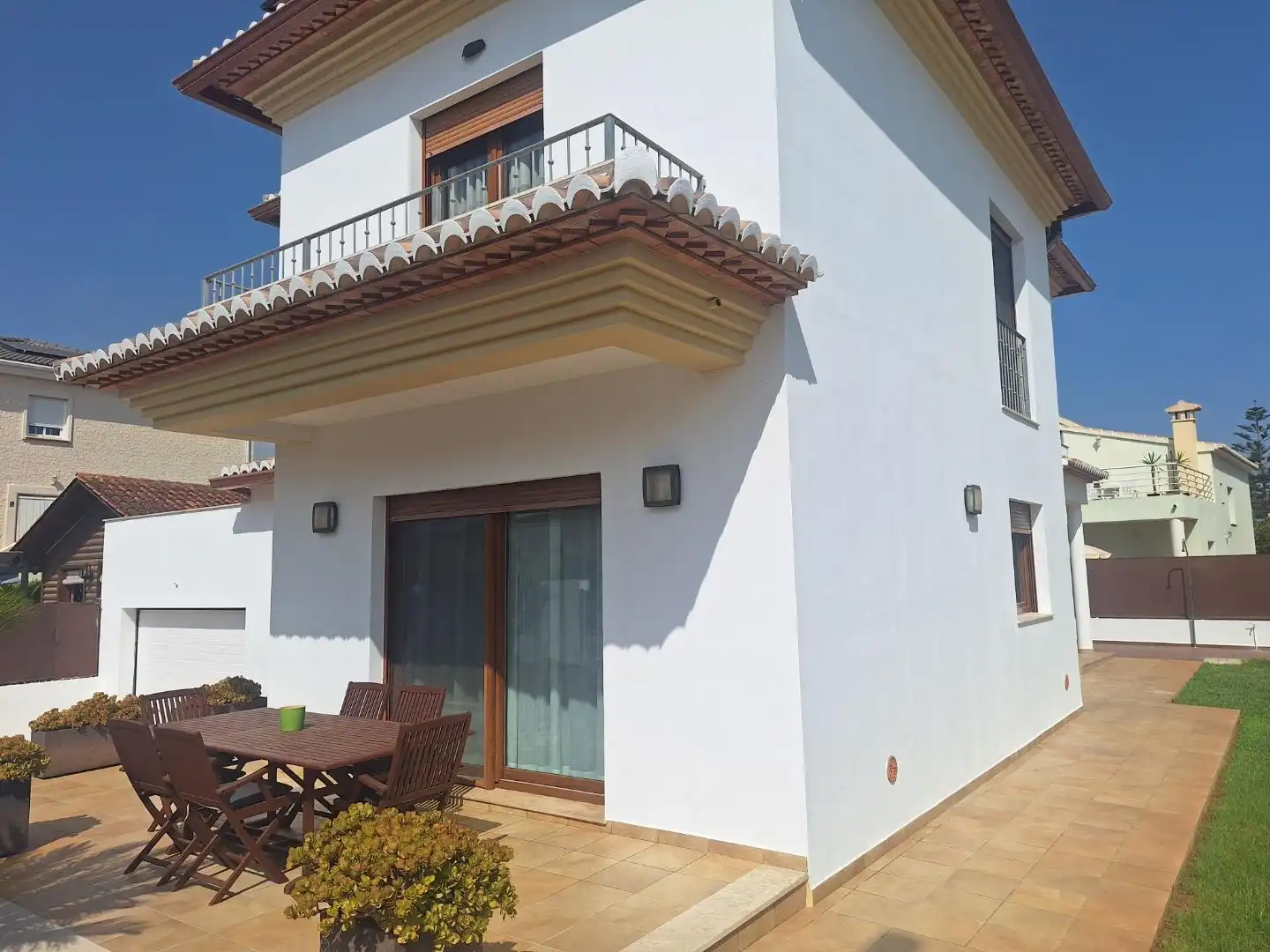 Vista exterior de Casa o xalet en venda en Oliva amb Aire condicionat, Terrassa i Piscina