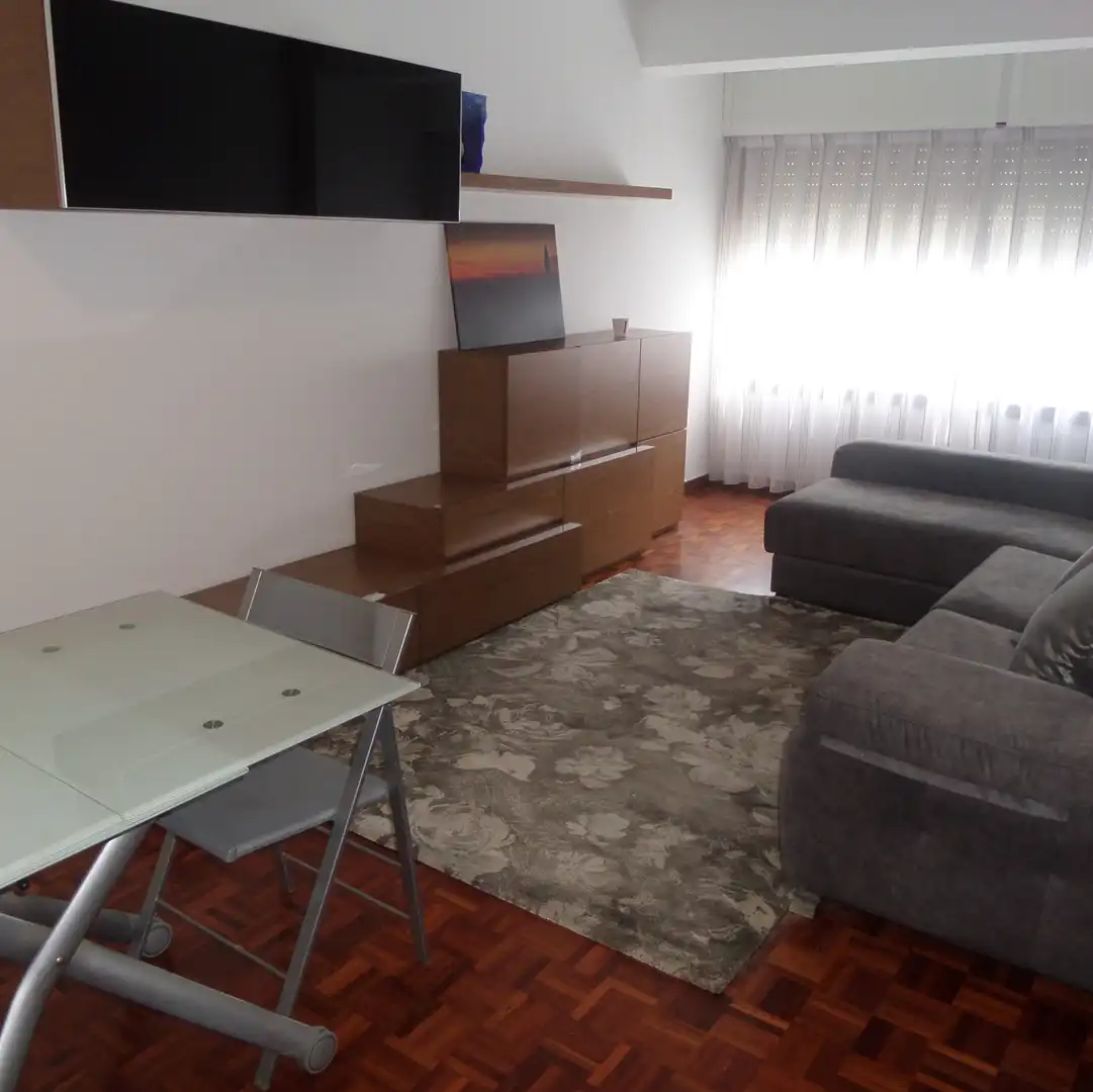 Wohnzimmer von Wohnung zur Miete in A Coruña Capital  mit Parkett, Möbliert und Ofen