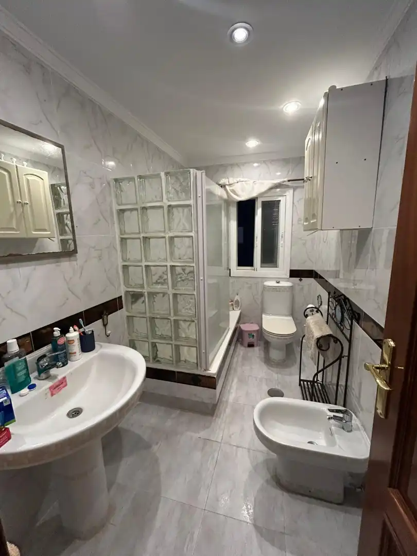 Baño de Piso de alquiler en Melilla con Amueblado, Horno y Lavadora