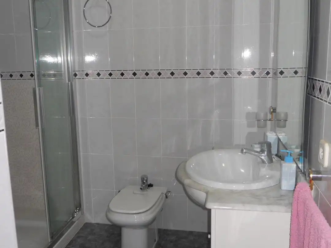Badezimmer von Wohnung zum Verkauf in  Valencia Capital mit Klimaanlage und Balkon