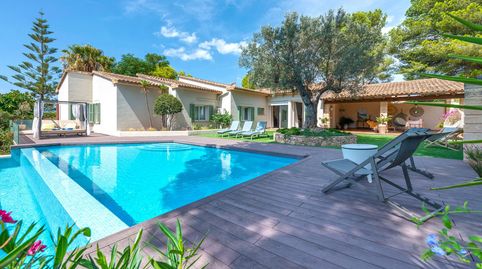 Chalet familiar de una sola planta con zona exterior bien cuidada en Santa Ponsa, imatge 2