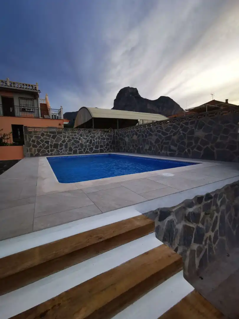 Piscina de Casa o chalet de alquiler en Polop con Calefacción, Jardín privado y Terraza