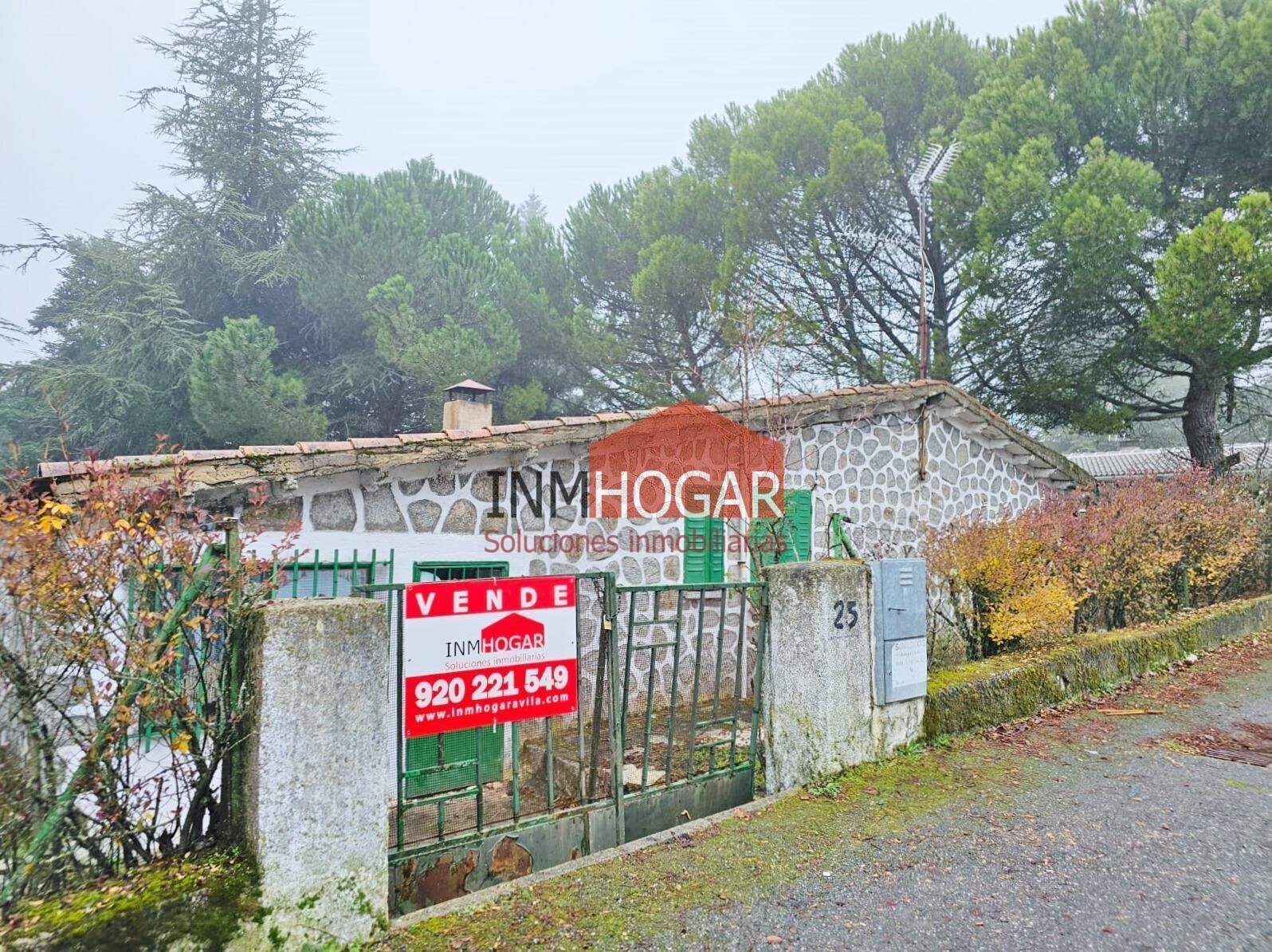 Vista exterior de Casa o xalet en venda en Herradón de Pinares amb Jardí privat
