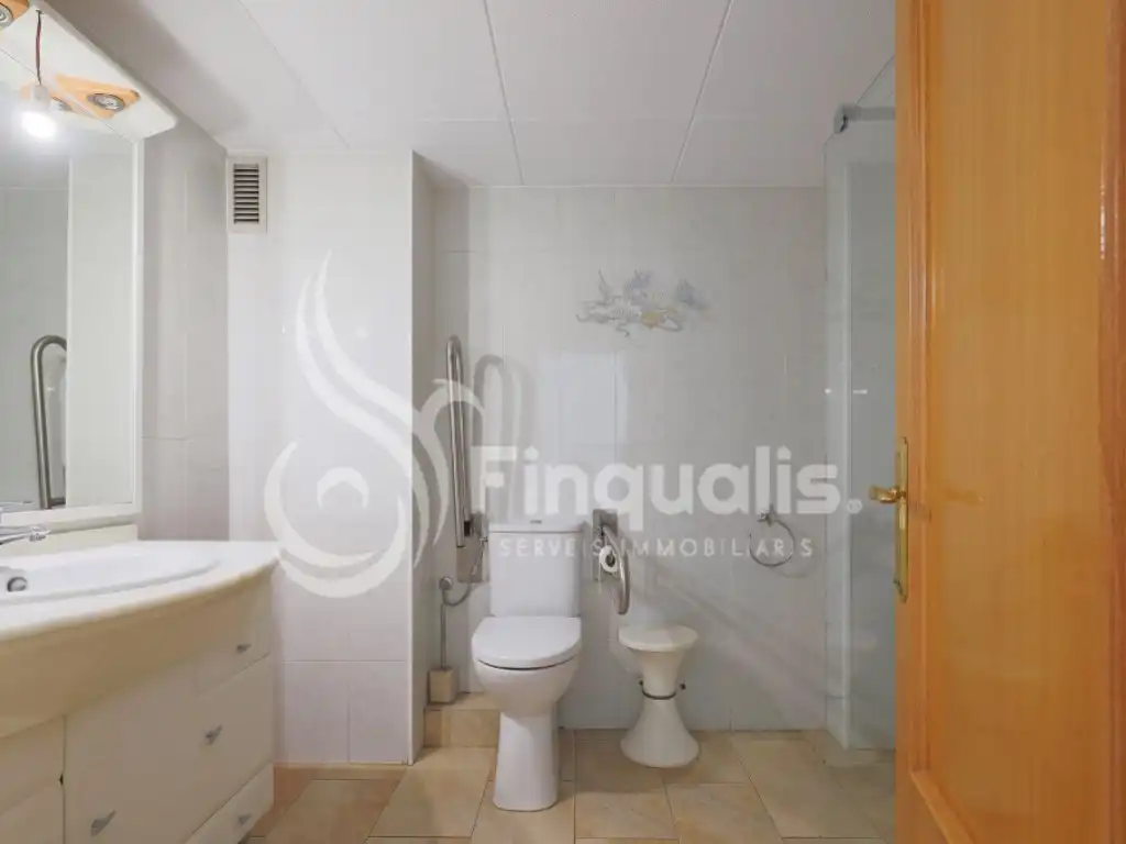 Bathroom of Flat for sale in Granollers