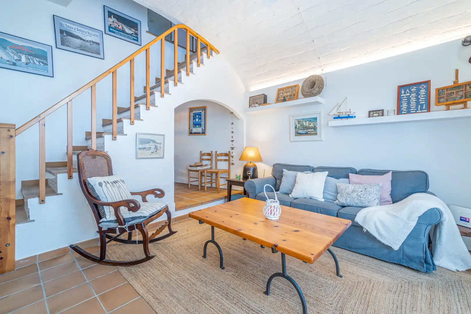 Wohnzimmer von Einfamilien-Reihenhaus zum Verkauf in Cadaqués mit Möbliert, Ofen und Waschmaschine
