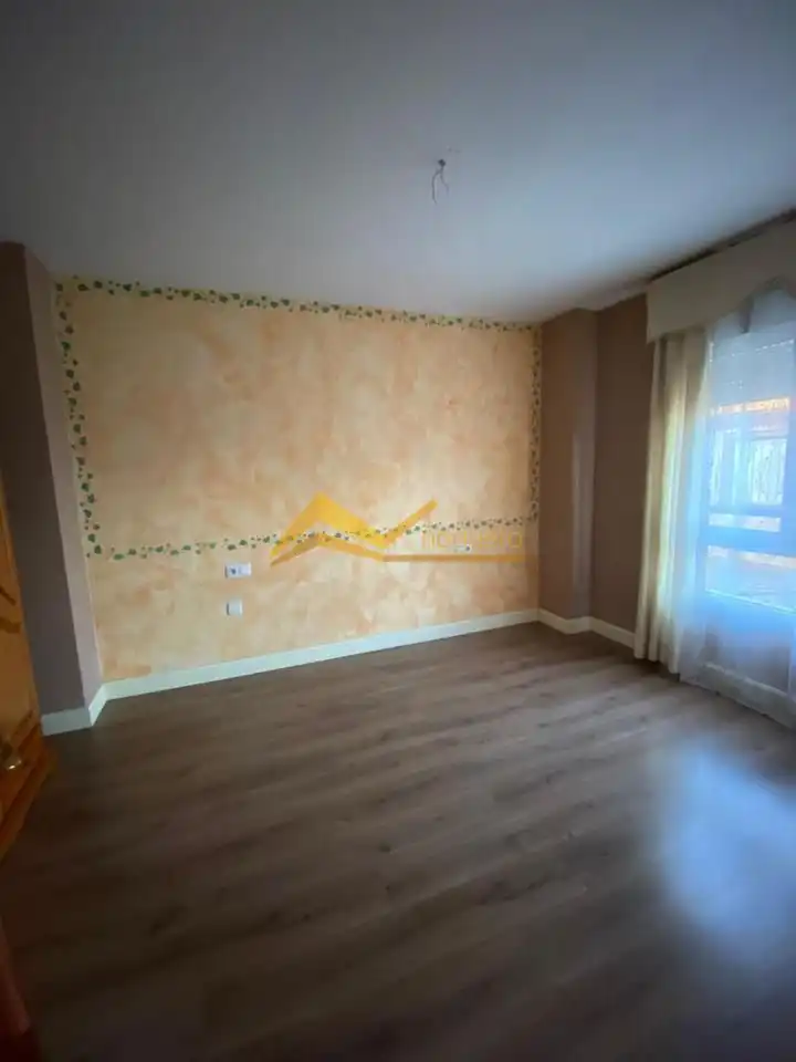 Schlafzimmer von Wohnung zum Verkauf in Guarromán mit Heizung und Balkon