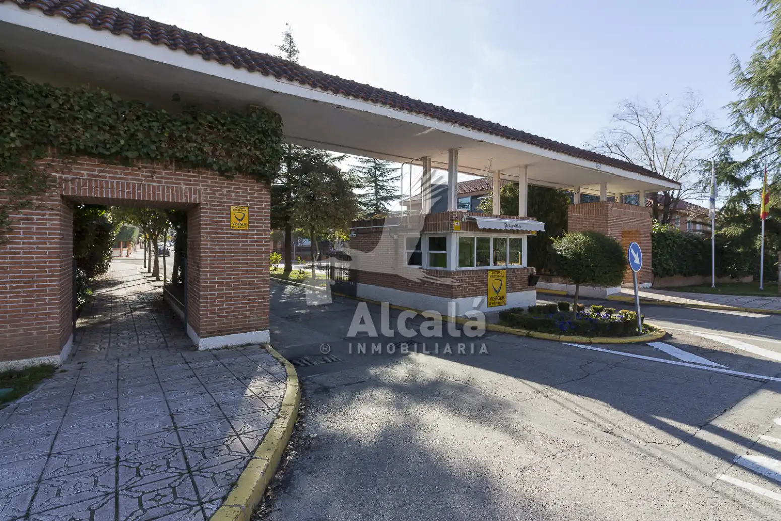 Vista exterior de Casa adosada en venta en Villalbilla con Aire acondicionado, Calefacción y Parquet