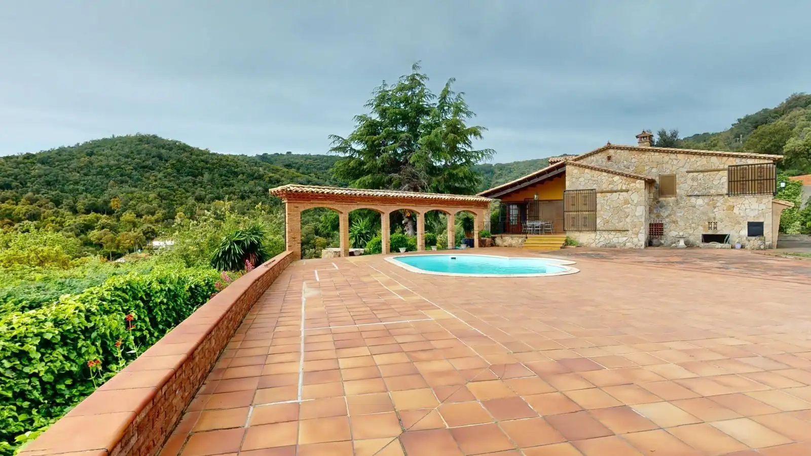 Xalet amb piscina en venda a VALL REPOS
