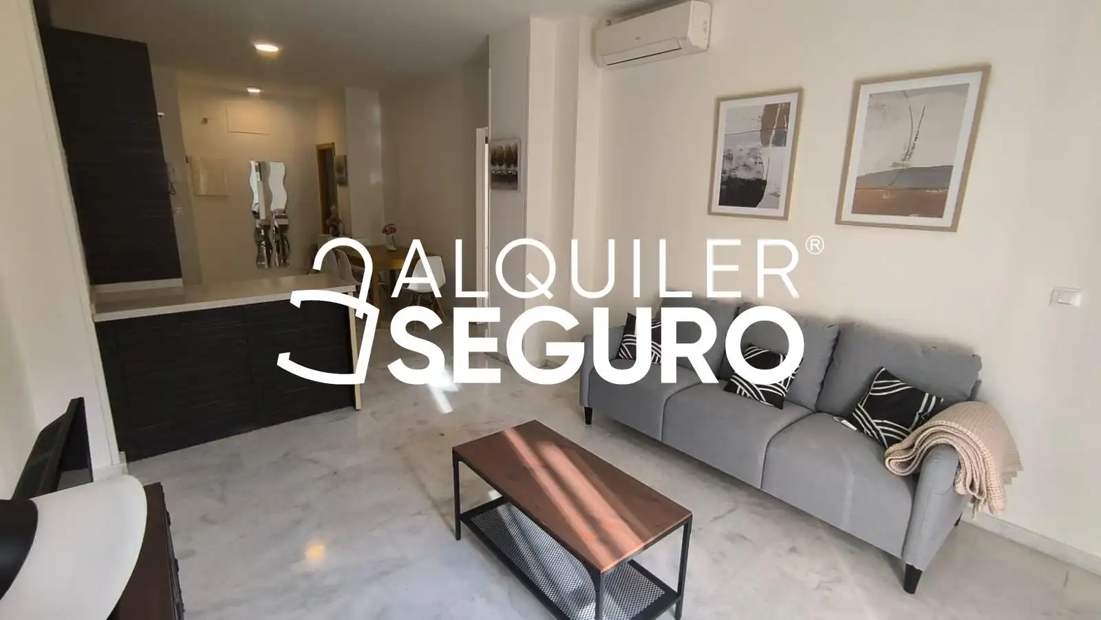 Living room of Flat for rent in Sevilla  with Air Conditioner and Furnished