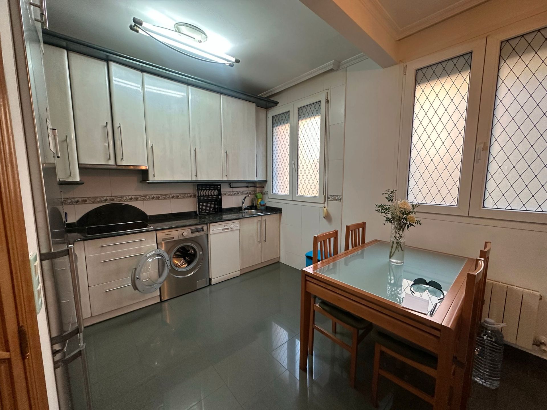 Cuina de Pis en venda en Bilbao  amb Calefacció i Moblat