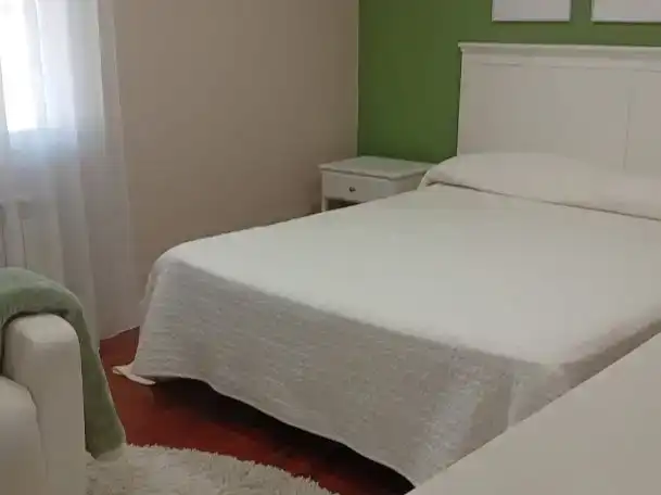 Schlafzimmer von Wohnung zur Miete in Madrid mit Klimaanlage, Möbliert und Balkon