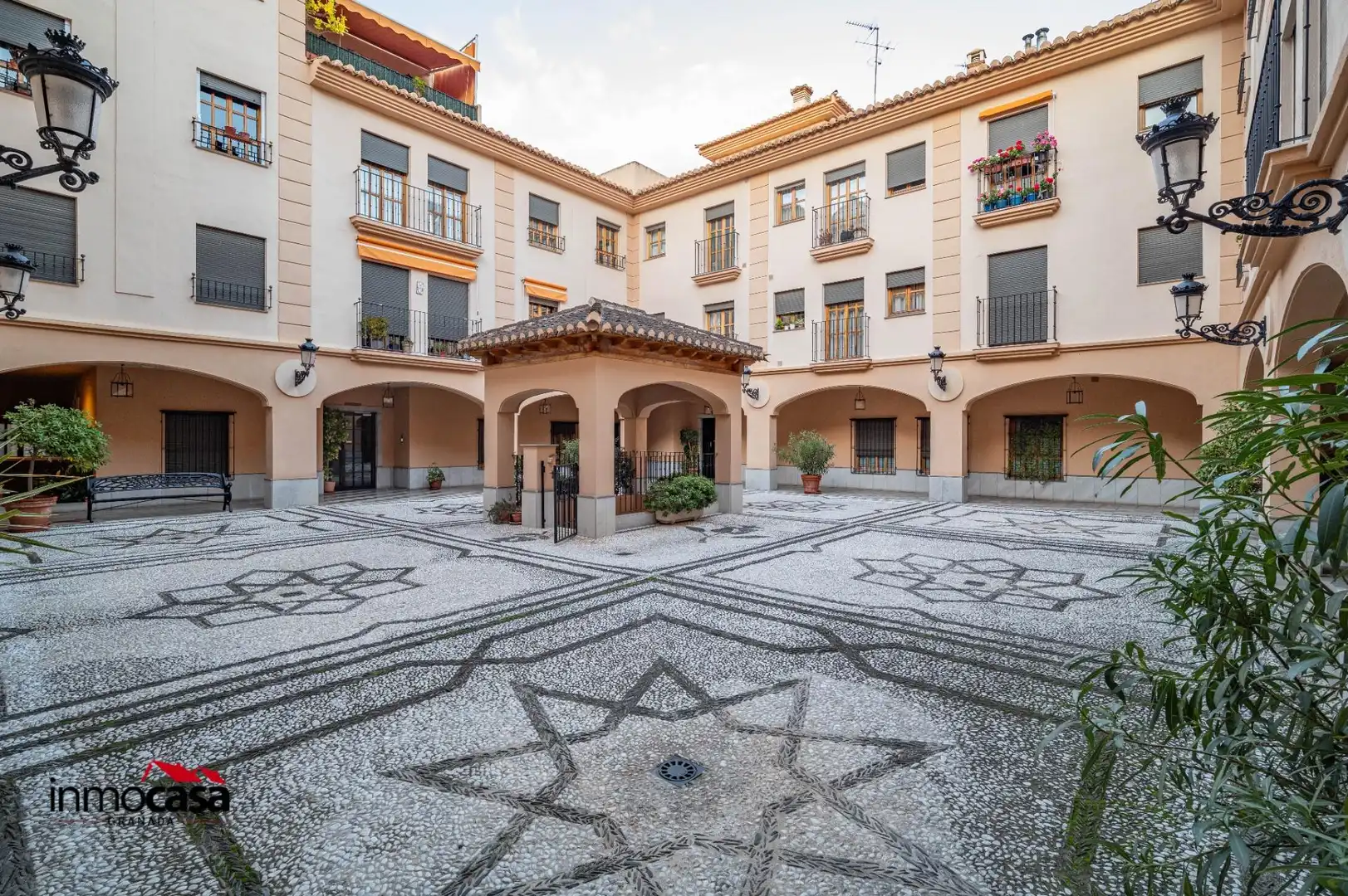Vista exterior de Pis en venda en Granada