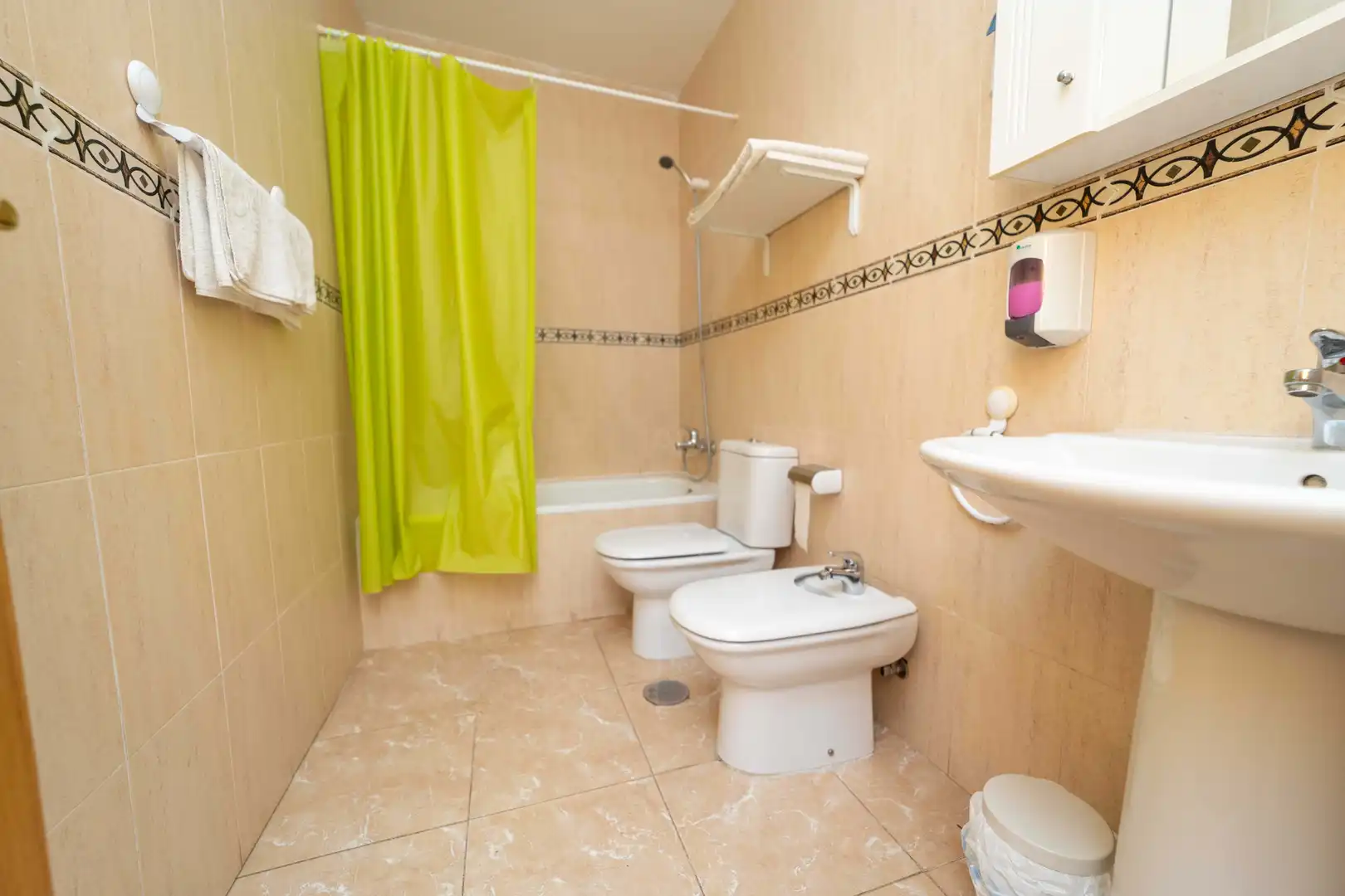 Bathroom of Commercial properties for sale in El Burgo Ranero 