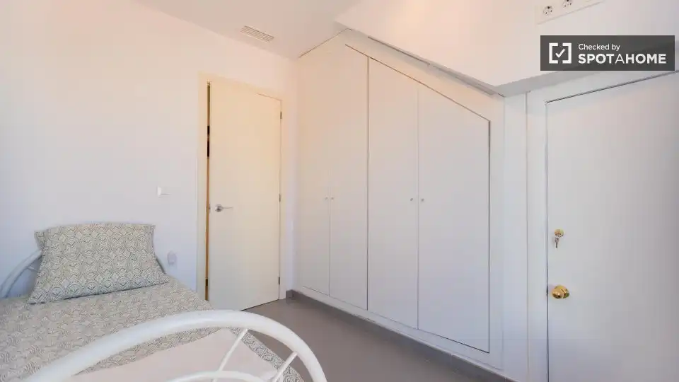 Schlafzimmer von Wohnung zur Miete in Godella mit Klimaanlage, Heizung und Möbliert