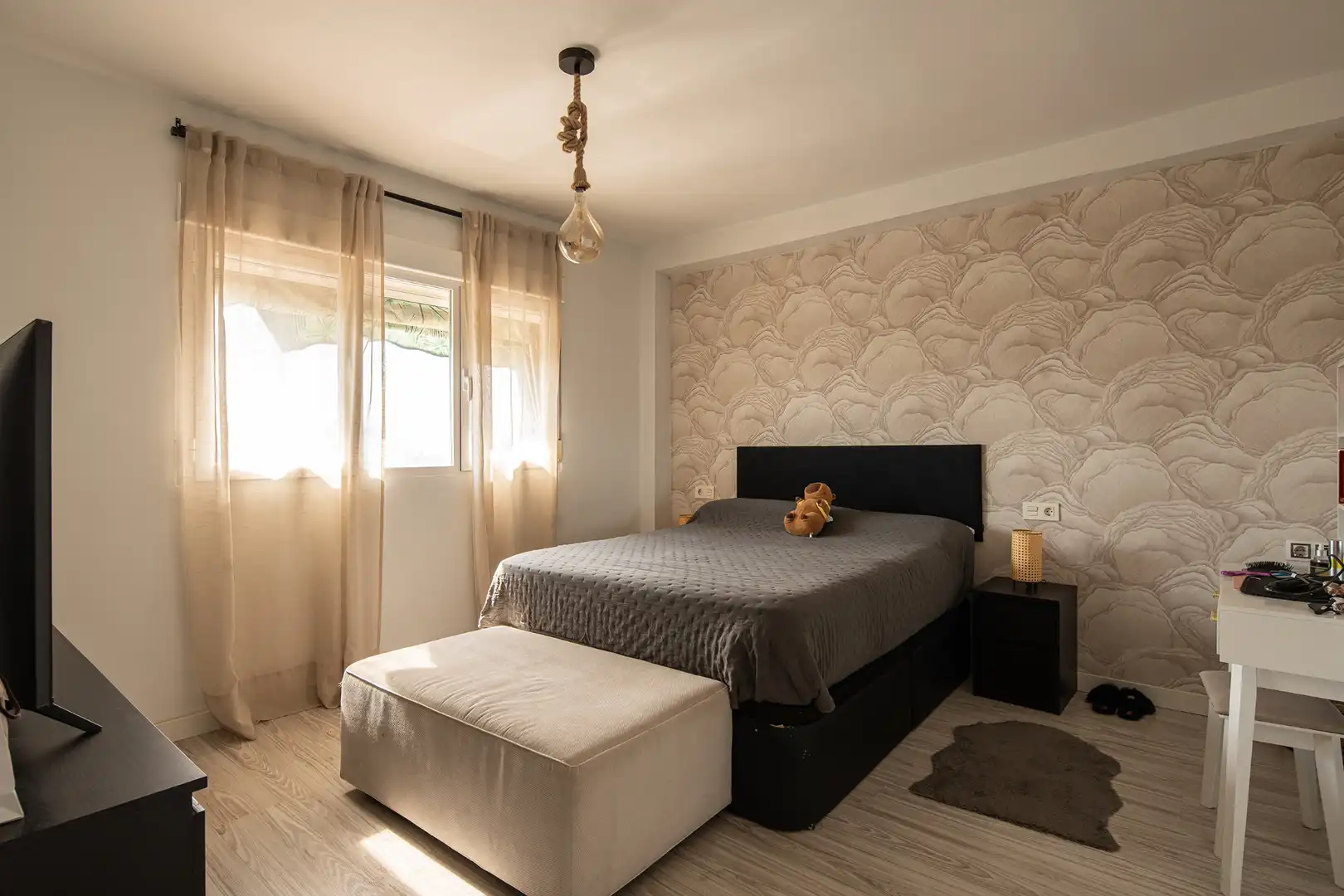 Bedroom of Flat for sale in Granada  with Air Conditioner, Parquet flooring and Terrace