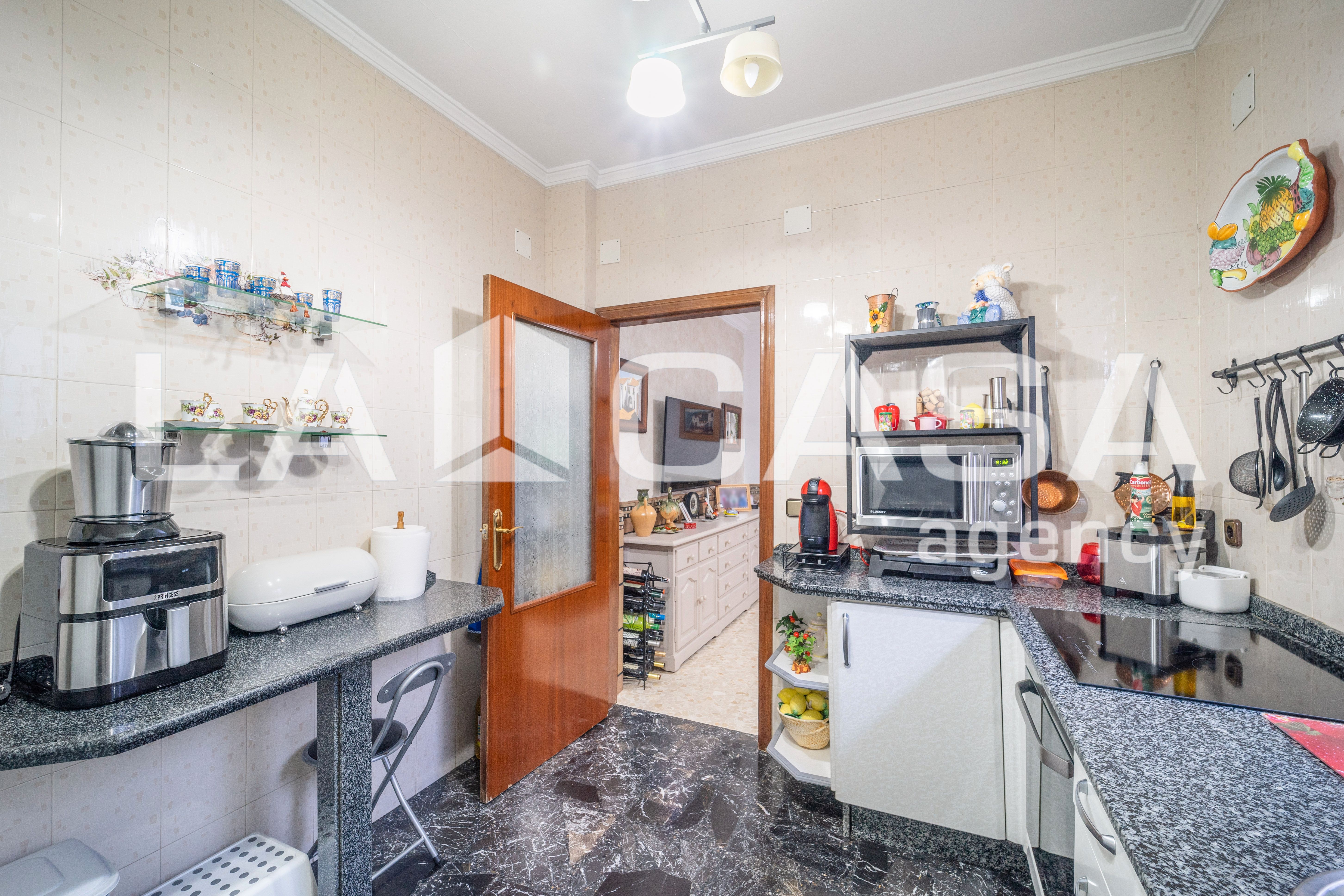 Kitchen of House or chalet for sale in Dos Hermanas  with Air Conditioner, Heating and Terrace