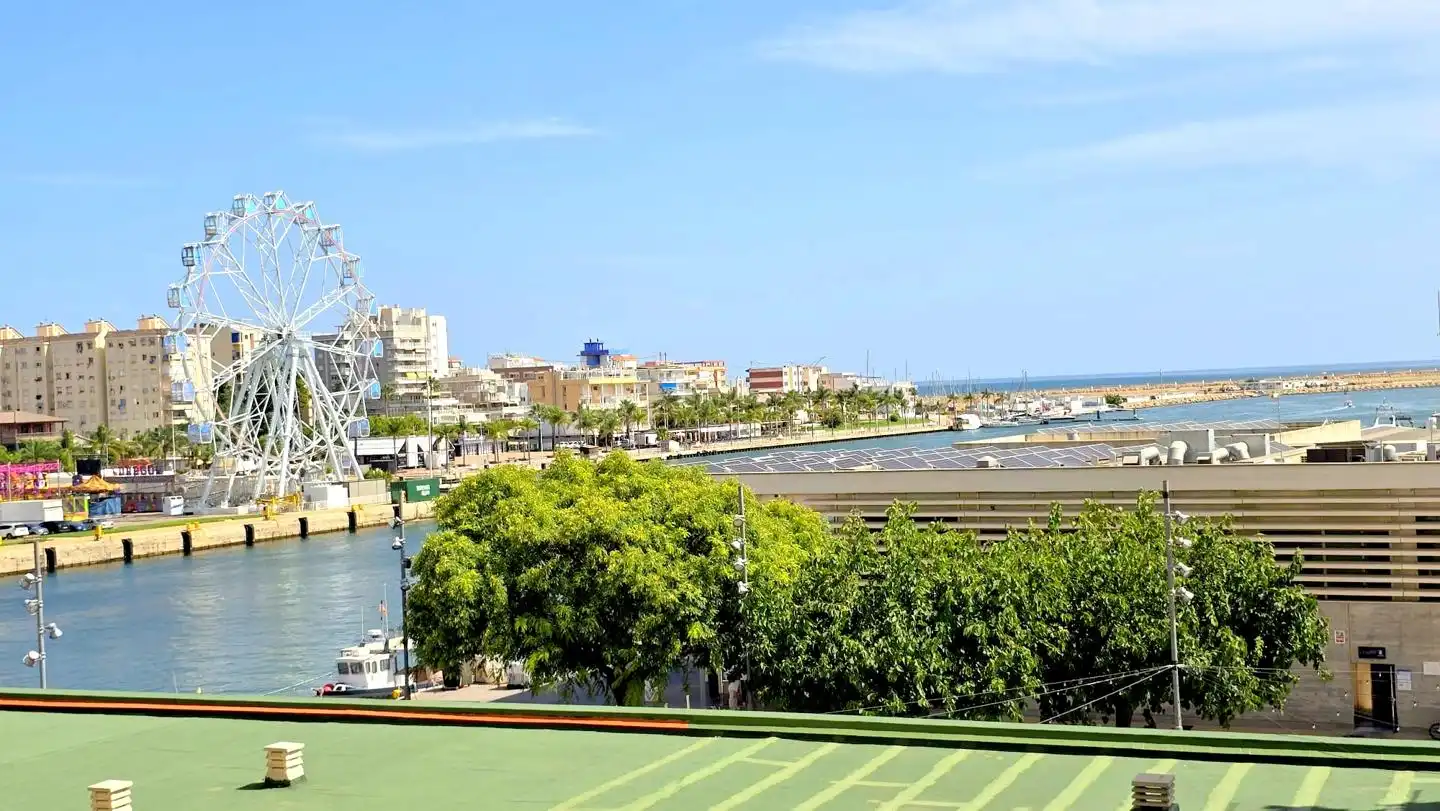 Vista exterior de Apartament de lloguer en Gandia amb Terrassa i Moblat