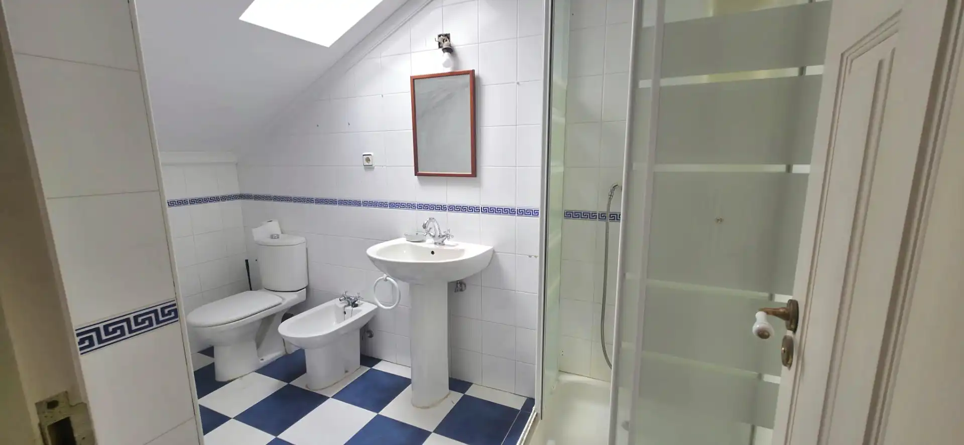 Baño de Ático en venta en Ferrol con Amueblado, Horno y Lavadora