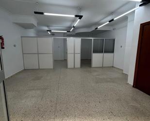 Premises to rent in Utrera  with Air Conditioner