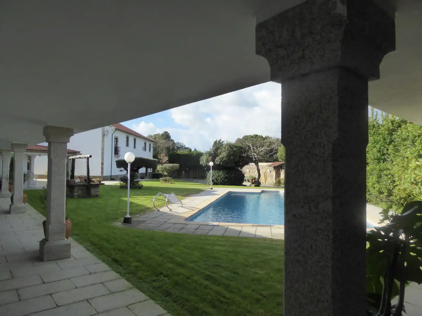 Schwimmbecken von Country house zum Verkauf in Tui mit Klimaanlage, Heizung und Privatgarten