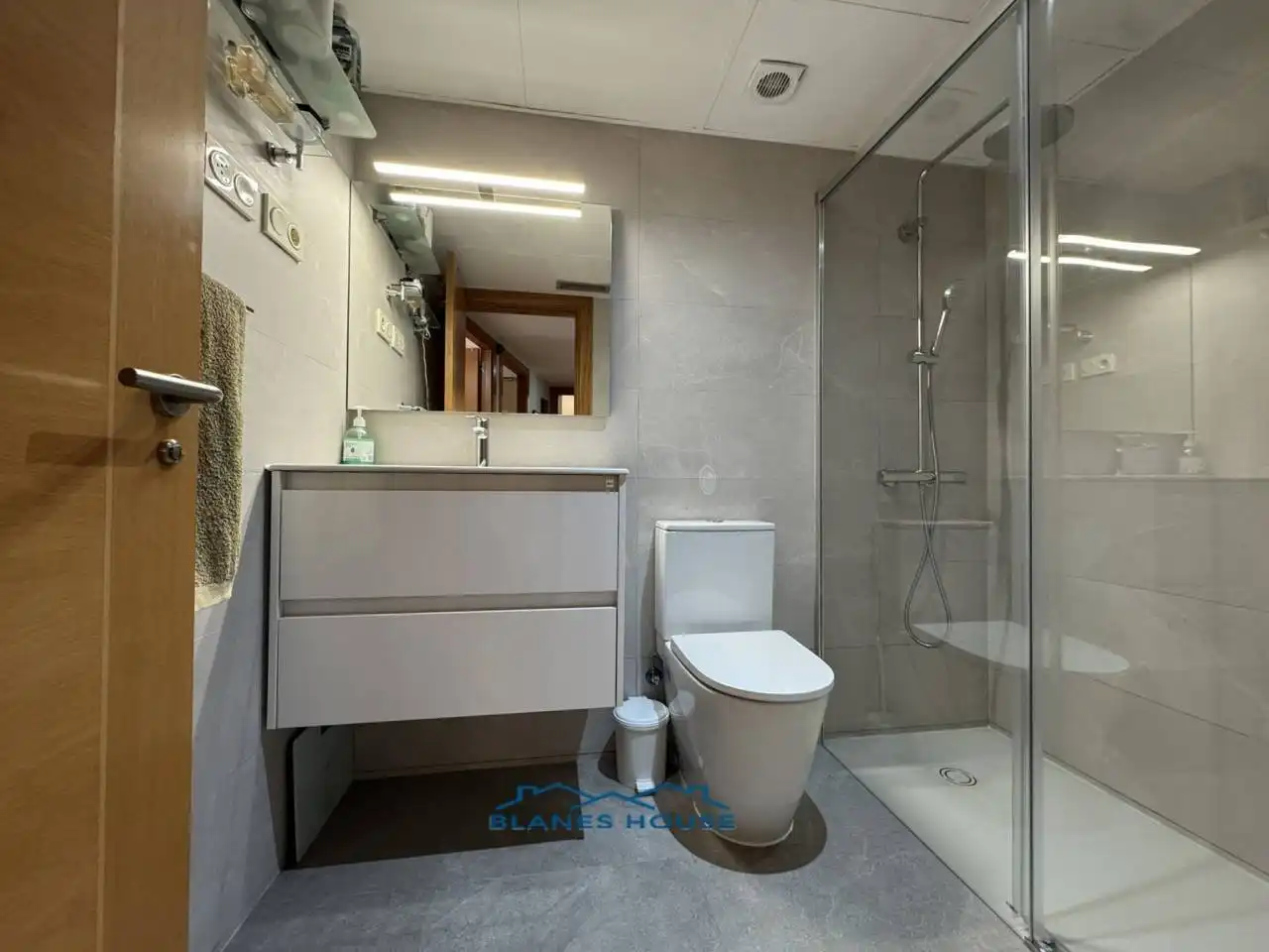 Bathroom of Flat for sale in Blanes  with Air Conditioner, Heating and Parquet flooring