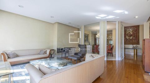 Exclusivo ático dúplex con terraza privada, vistas despejadas y 2 plazas de garaje en venta en un edificio histórico situado en un, imagen 4
