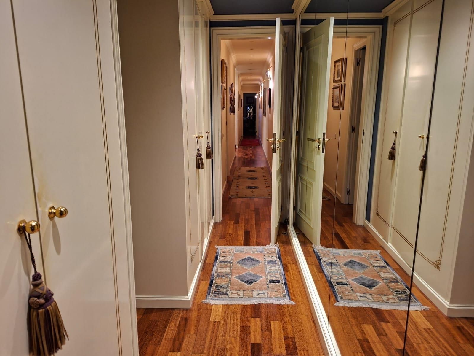 Wohnung zum Verkauf in  Barcelona Capital mit Klimaanlage, Parkett und Terrasse