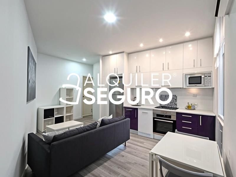 Living room of Flat to rent in  Madrid Capital  with Air Conditioner, Heating and Furnished