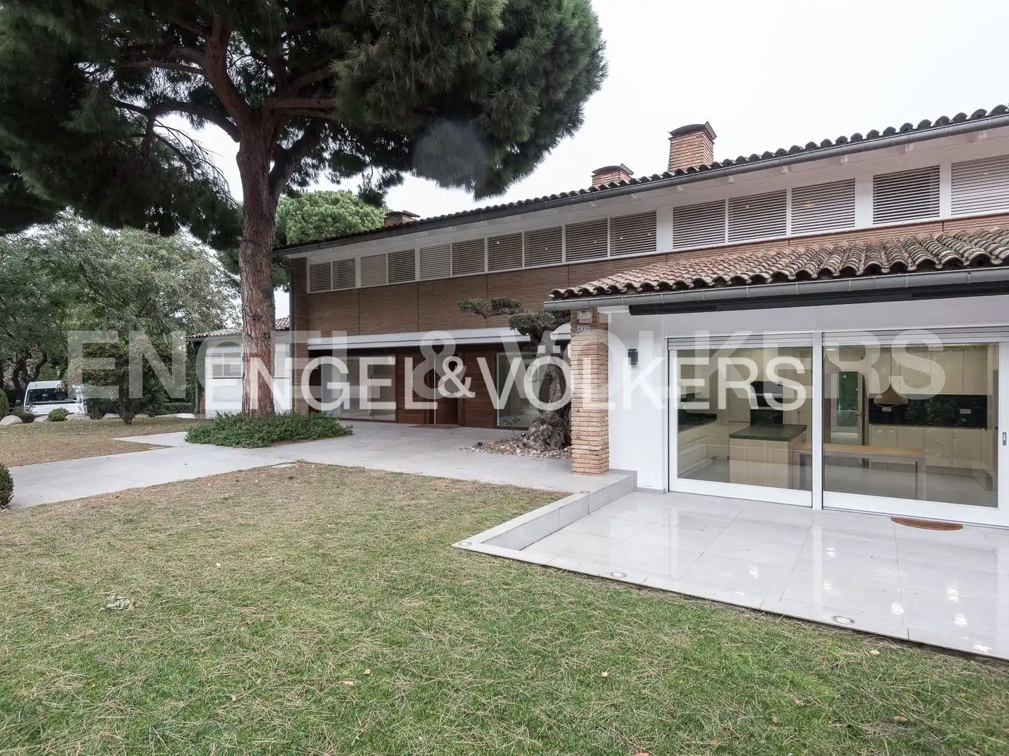 Vista exterior de Casa o xalet de lloguer en Barcelona amb Aire condicionat, Calefacció i Jardí privat