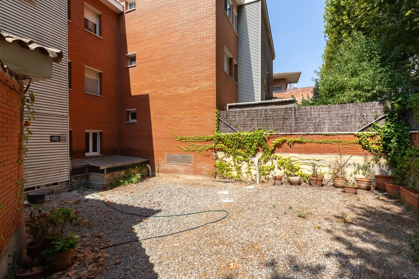 Exterior view of Ground floor for sale in Sant Cugat del Vallès  with Air Conditioner, Heating and Storage room