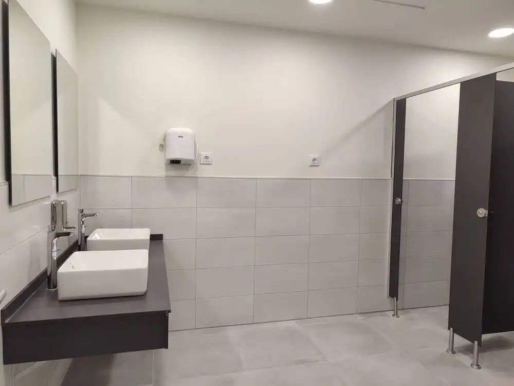 Baño de Nave industrial de alquiler en Azuqueca de Henares