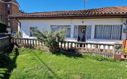 Vista exterior de Casa o xalet en venda en Los Corrales de Buelna  amb Calefacció, Terrassa i Traster