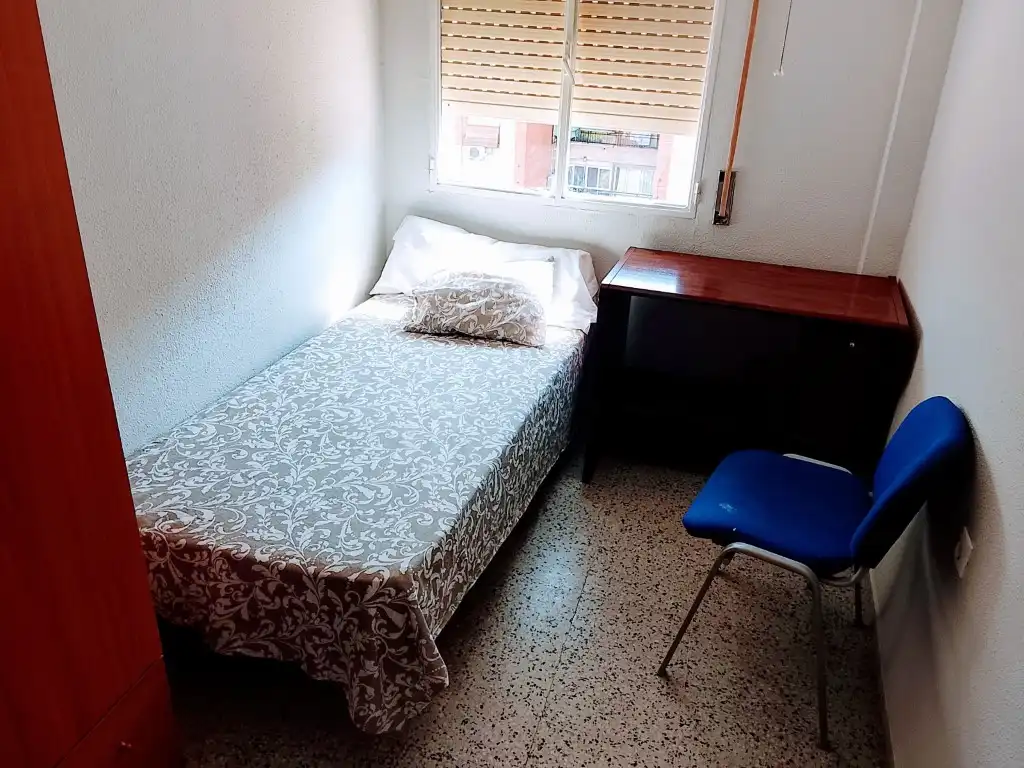 Bedroom of Flat for share in Córdoba