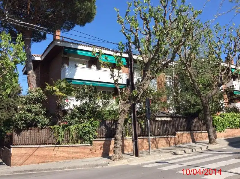 Vista exterior de Pis en venda en Sant Cugat del Vallès