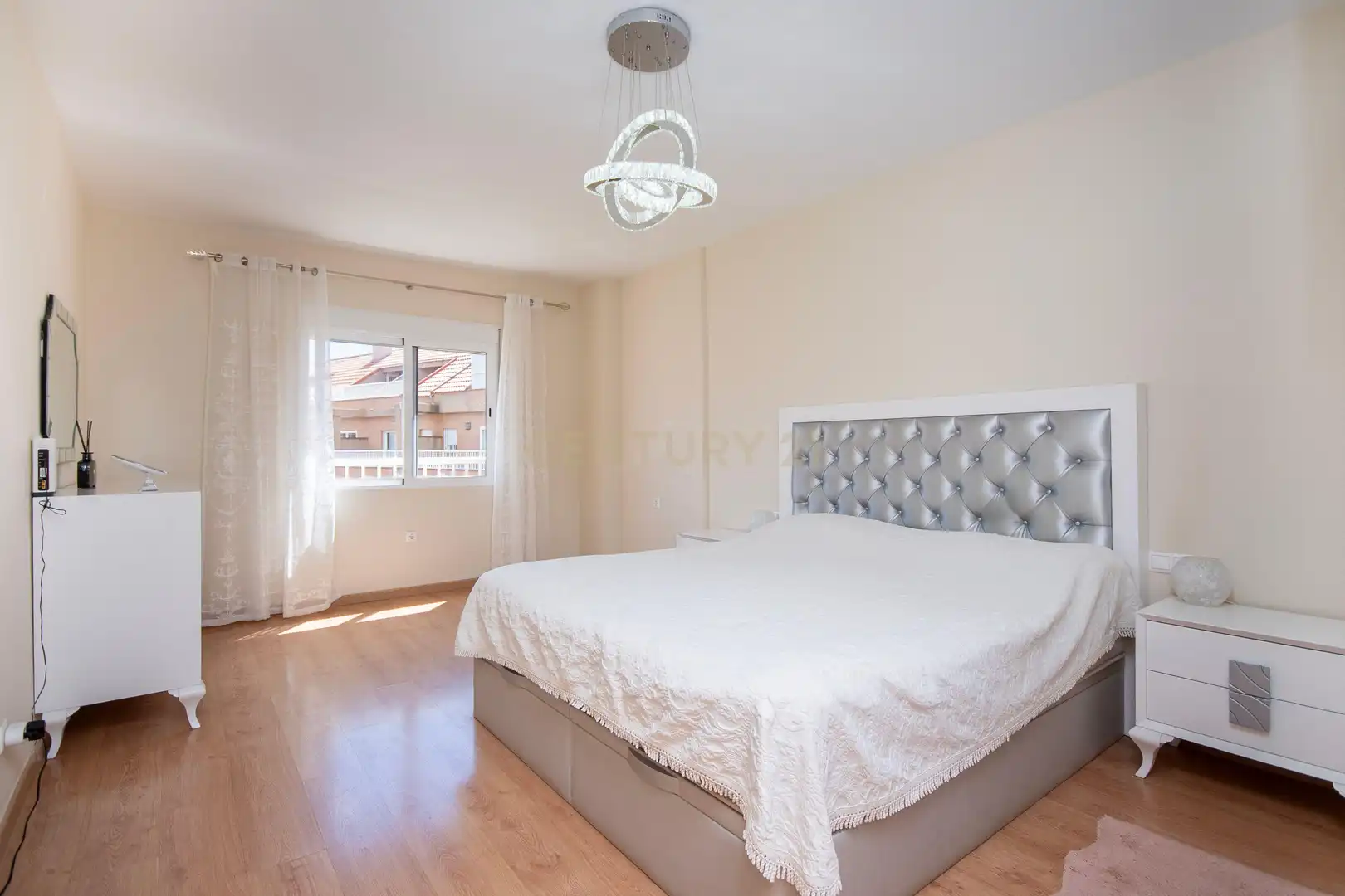 Habitación de Casa adosada en venta en Alicante / Alacant con Aire acondicionado, Balcón y Piscina comunitaria
