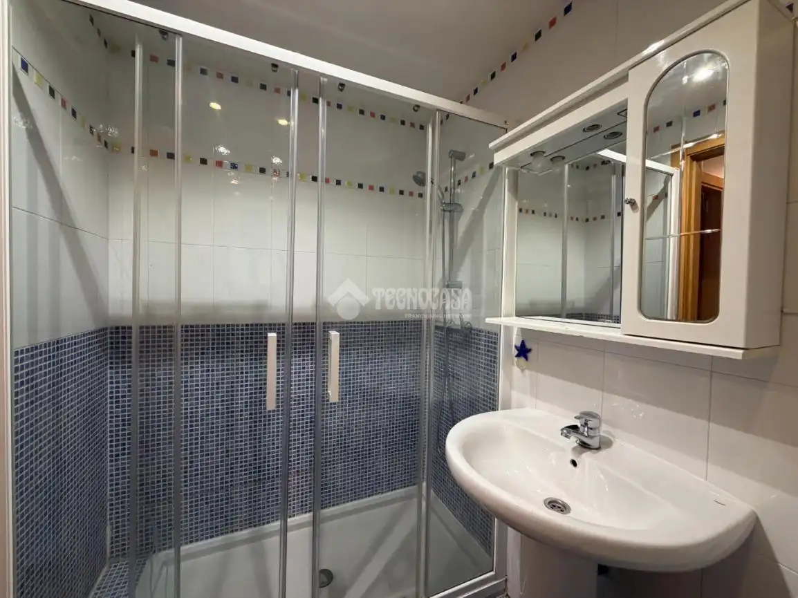 Baño de Casa adosada de alquiler en Algete con Aire acondicionado, Calefacción y Jardín privado