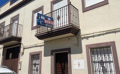 Vista exterior de Casa o xalet en venda en Dos Hermanas amb Aire condicionat