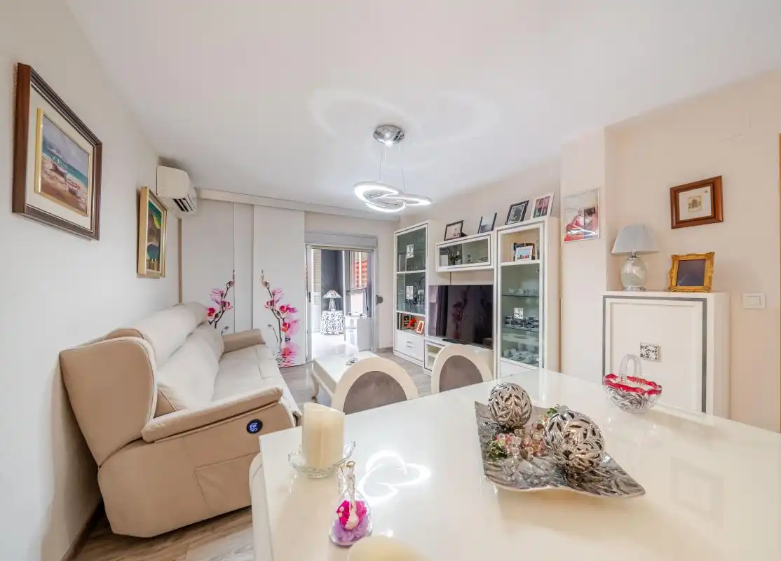 Sala de estar de Piso en venta en Benidorm con Aire acondicionado, Calefacción y Jardín privado