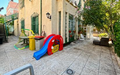 Garden of House or chalet for sale in  Madrid Capital  with Air Conditioner, Heating and Private garden