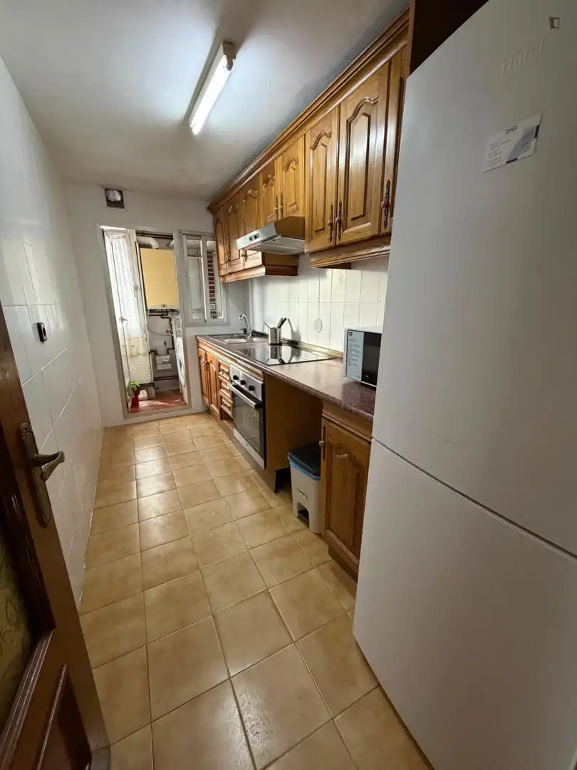Cocina de Apartamento para compartir en Madrid con Aire acondicionado, Calefacción y Amueblado
