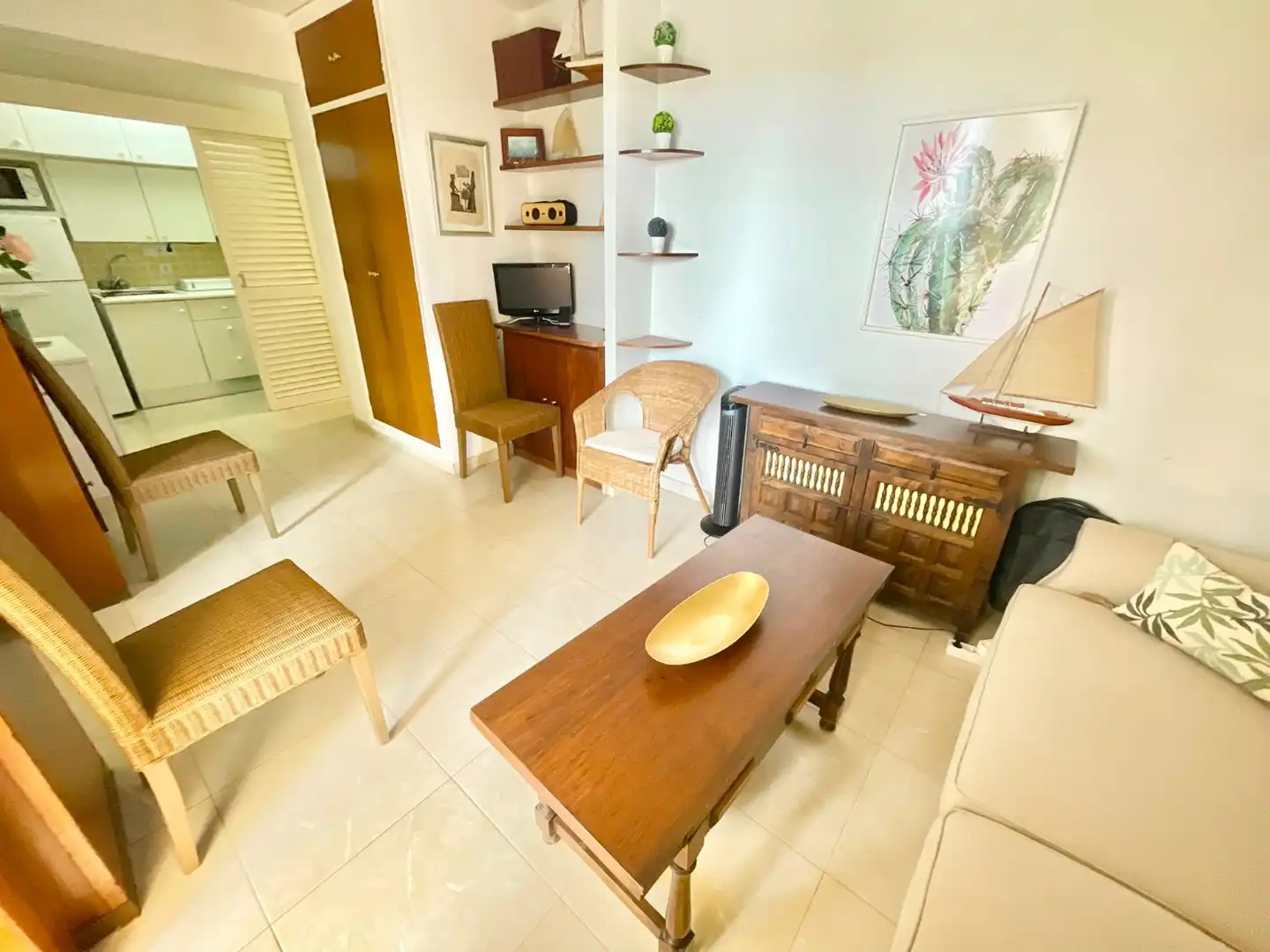 Sala de estar de Estudio de alquiler en Orihuela con Aire acondicionado, Amueblado y Lavadora