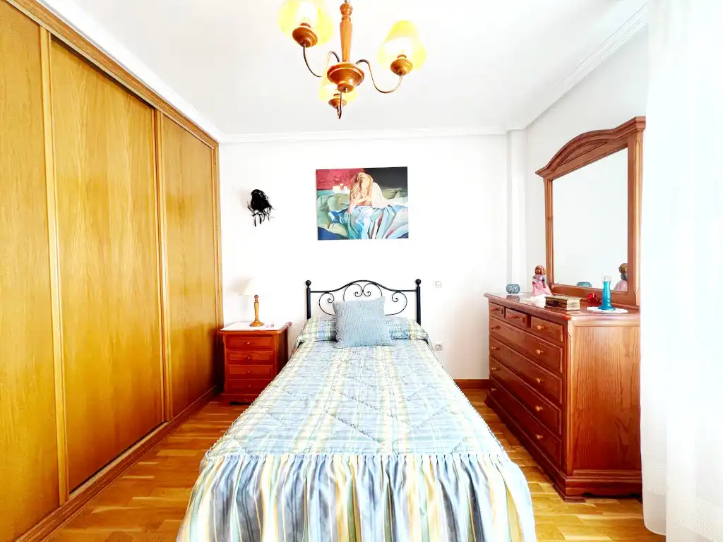 Dormitori de Casa o xalet en venda en Alcalá de Henares amb Aire condicionat, Calefacció i Jardí privat