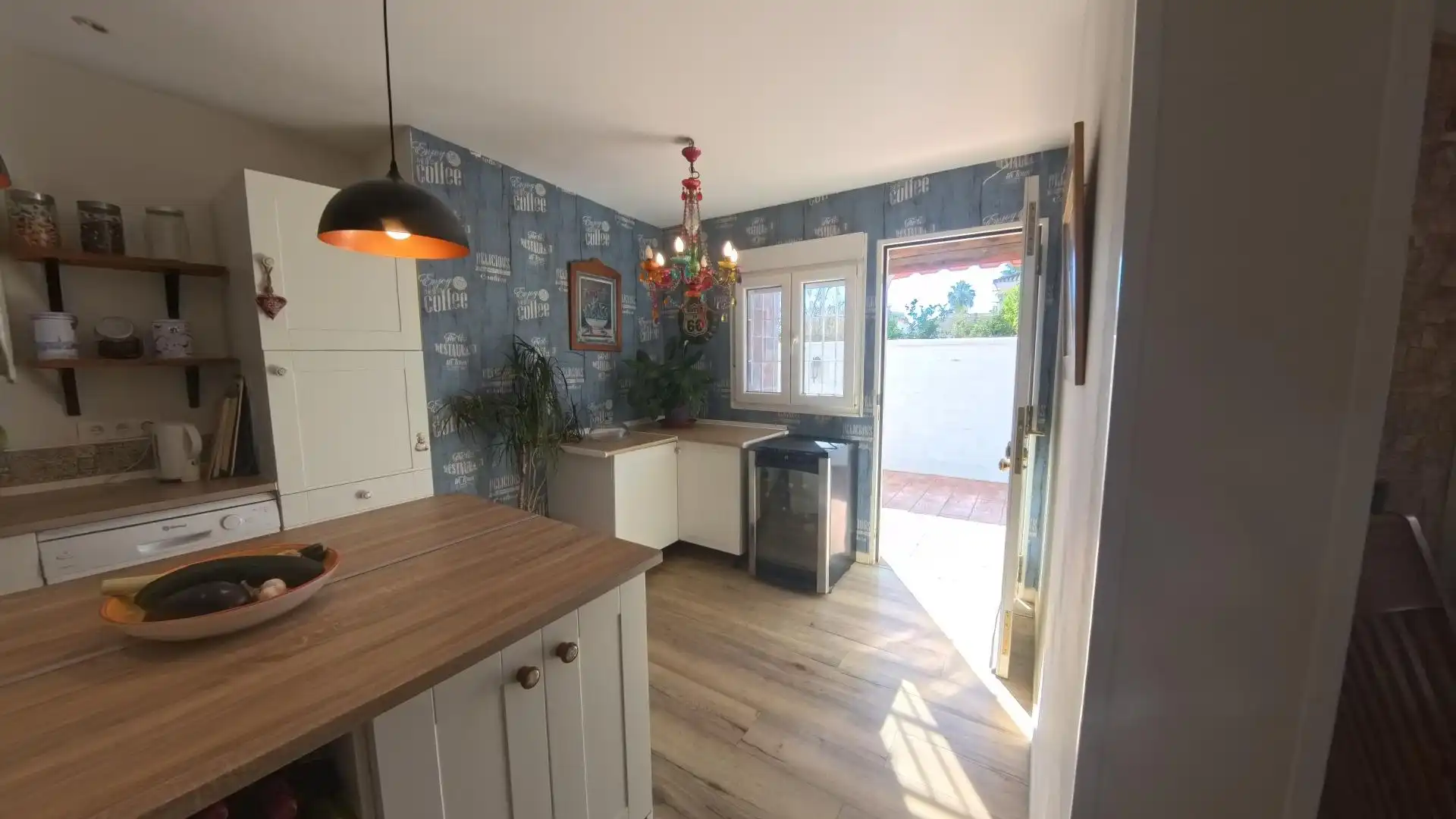 Cuina de Casa o xalet en venda en El Puerto de Santa María amb Aire condicionat, Jardí privat i Traster