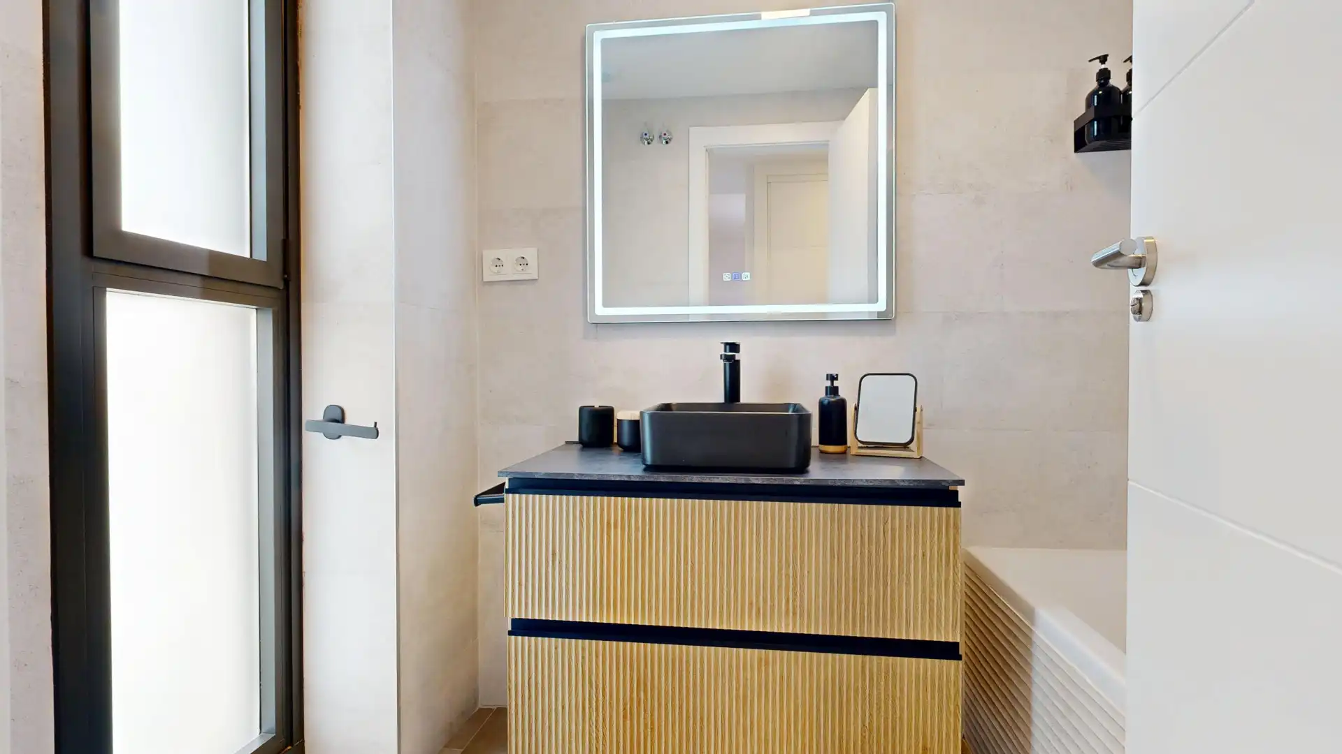 Baño de Apartamento en venta en Fuengirola con Aire acondicionado, Terraza y Piscina