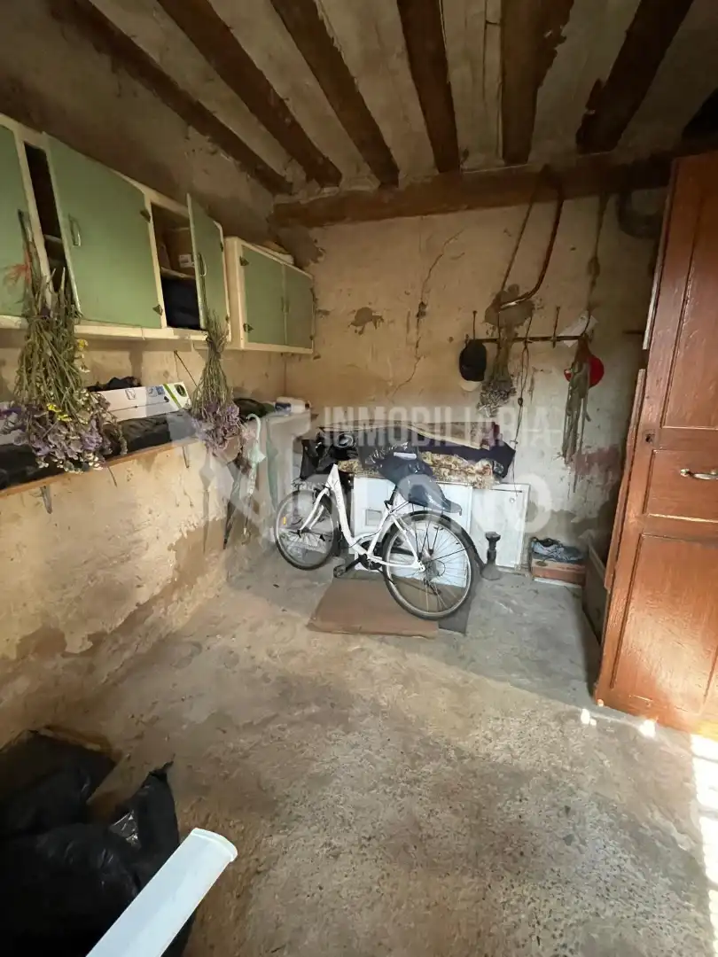 Houses for sale in Cihuri  with Heating, Private garden and Storage room