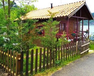 Jardí de Casa o xalet en venda en Los Barrios de Luna  amb Calefacció i Moblat