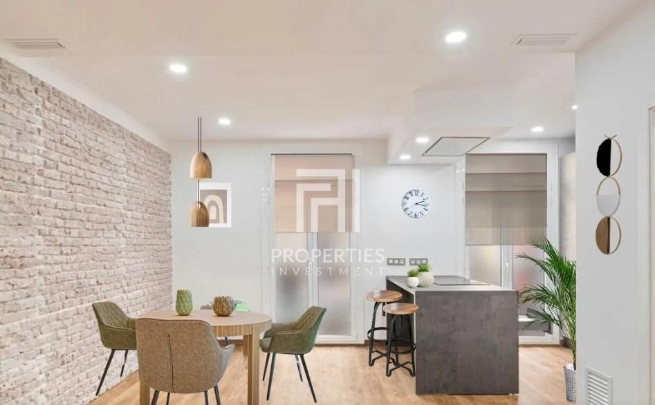 Exterior view of Flat for sale in  Barcelona Capital  with Air Conditioner, Heating and Parquet flooring