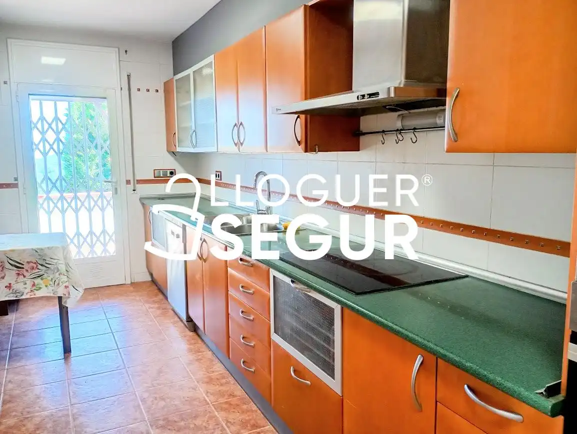 Cuina de Casa o xalet de lloguer en Cox amb Calefacció, Terrassa i Traster