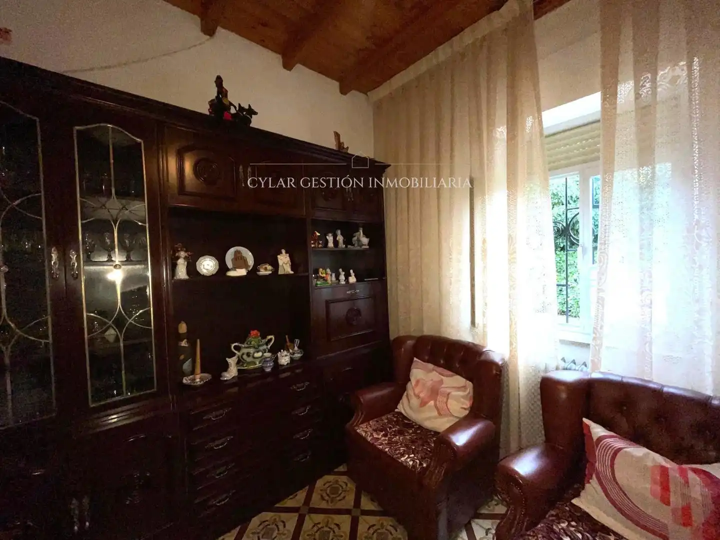 Sala d'estar de Casa o xalet en venda en San Pedro de Rozados amb Calefacció, Traster i Moblat